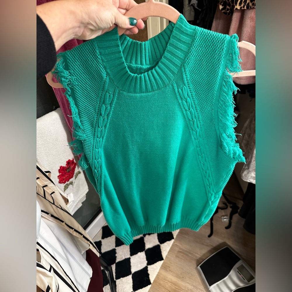 Sleeveless Fringe Sweater - Picture 8 of 12